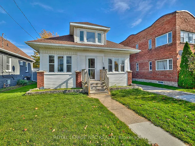 4592 6th Ave — Photo 3