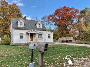 8082 Delray St, Lambertville, MI 48144
