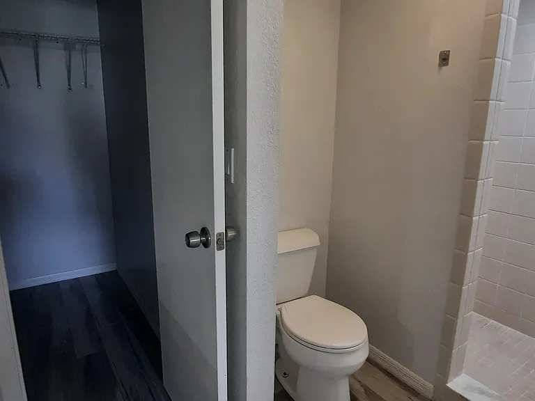 925 Fenton Ln — Photo 11