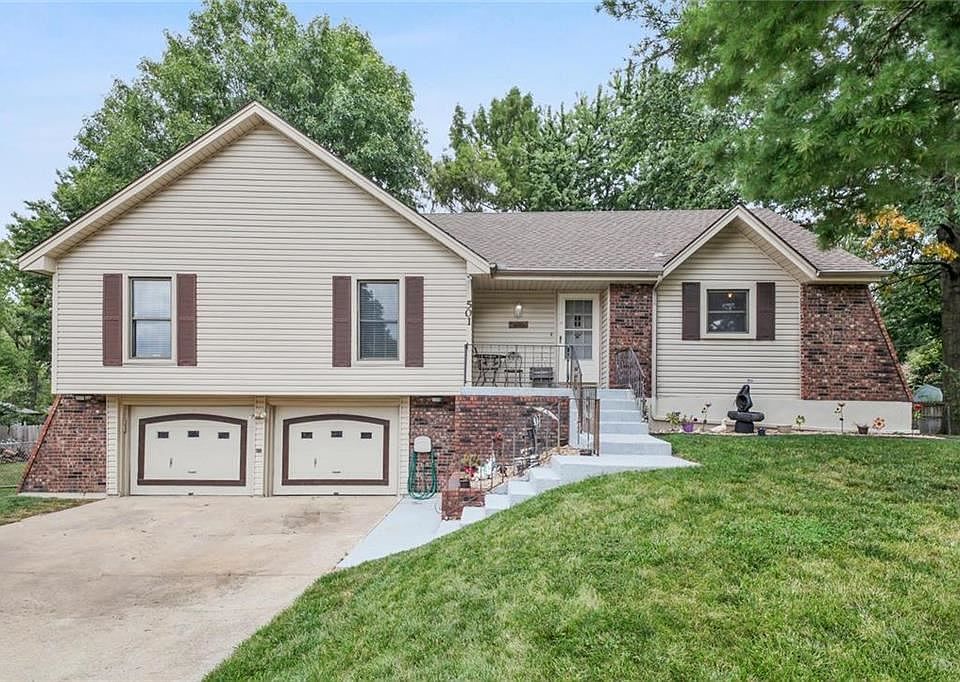 1st image of 501 NW Brock Cir
