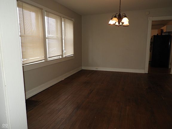 3rd image of 3160 Graceland Ave