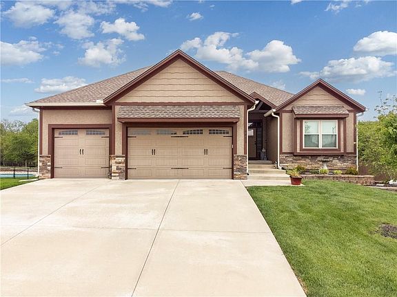 5th image of 4411 SE Lariat Dr
