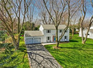 924 Little Pond Way, Webster, NY 14580