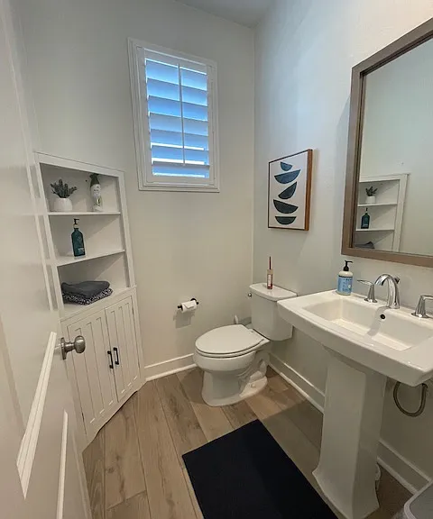 Hall bathroom.