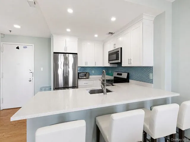 100 W Broadway #6C — Photo 6