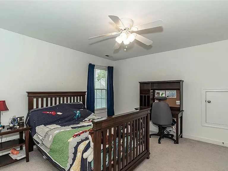10400 Swerling Way — Photo 23