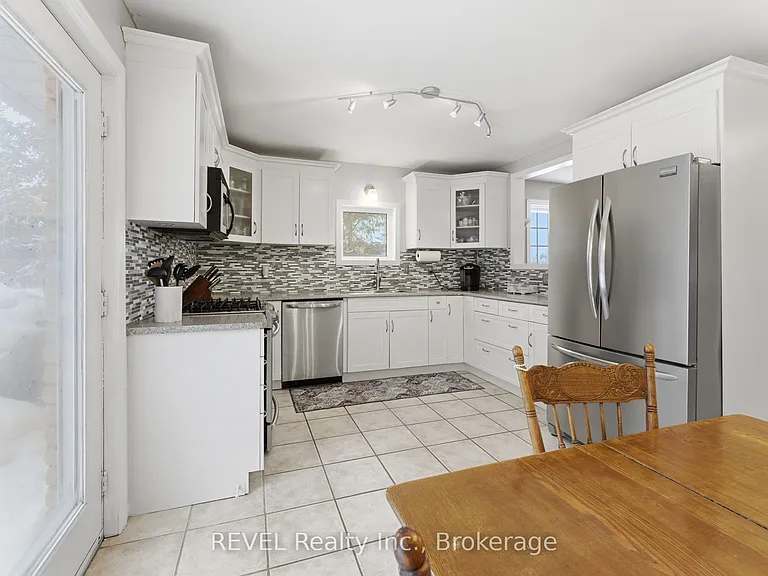 5 Barbara Ave — Photo 28