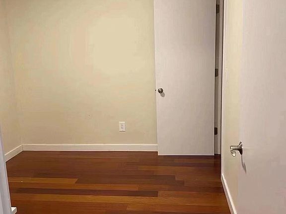 5th image of 14230 37th Ave #4