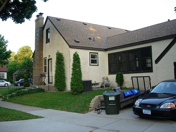 Side enterence for the Mother-in-Law appartment