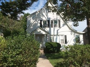 7 West St, Park, NY 10549