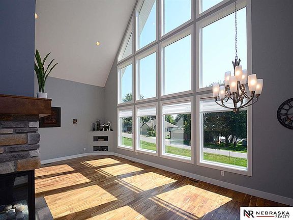 2nd image of 1020 Elm Ct