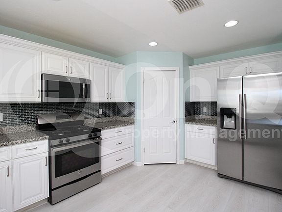 3rd image of 2037 E Anderson Dr