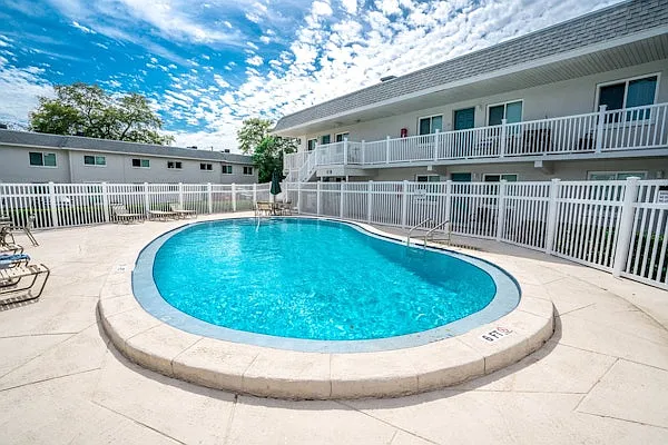 Sunset Cove MOVE-IN SPECIAL: 2 MONTHS FREE + REDUCED SECURITY DEPOSIT IF QUALIFY — Photo 1