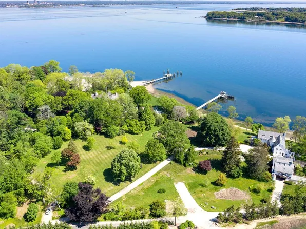 233 Dock Lane, Great Neck, NY 11024