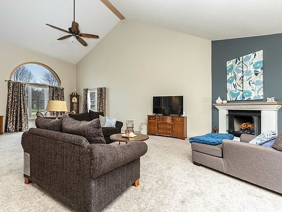 4th image of 1276 Brook Hill Close