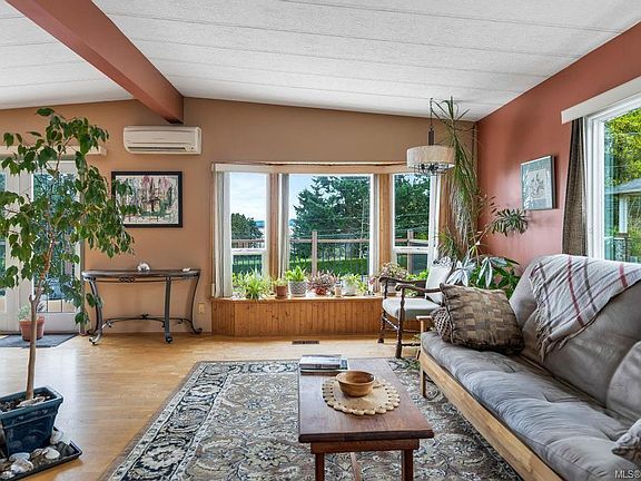 4th image of 11090 Chemainus Rd
