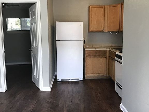 3rd image of 347 Ware Blvd APT 04