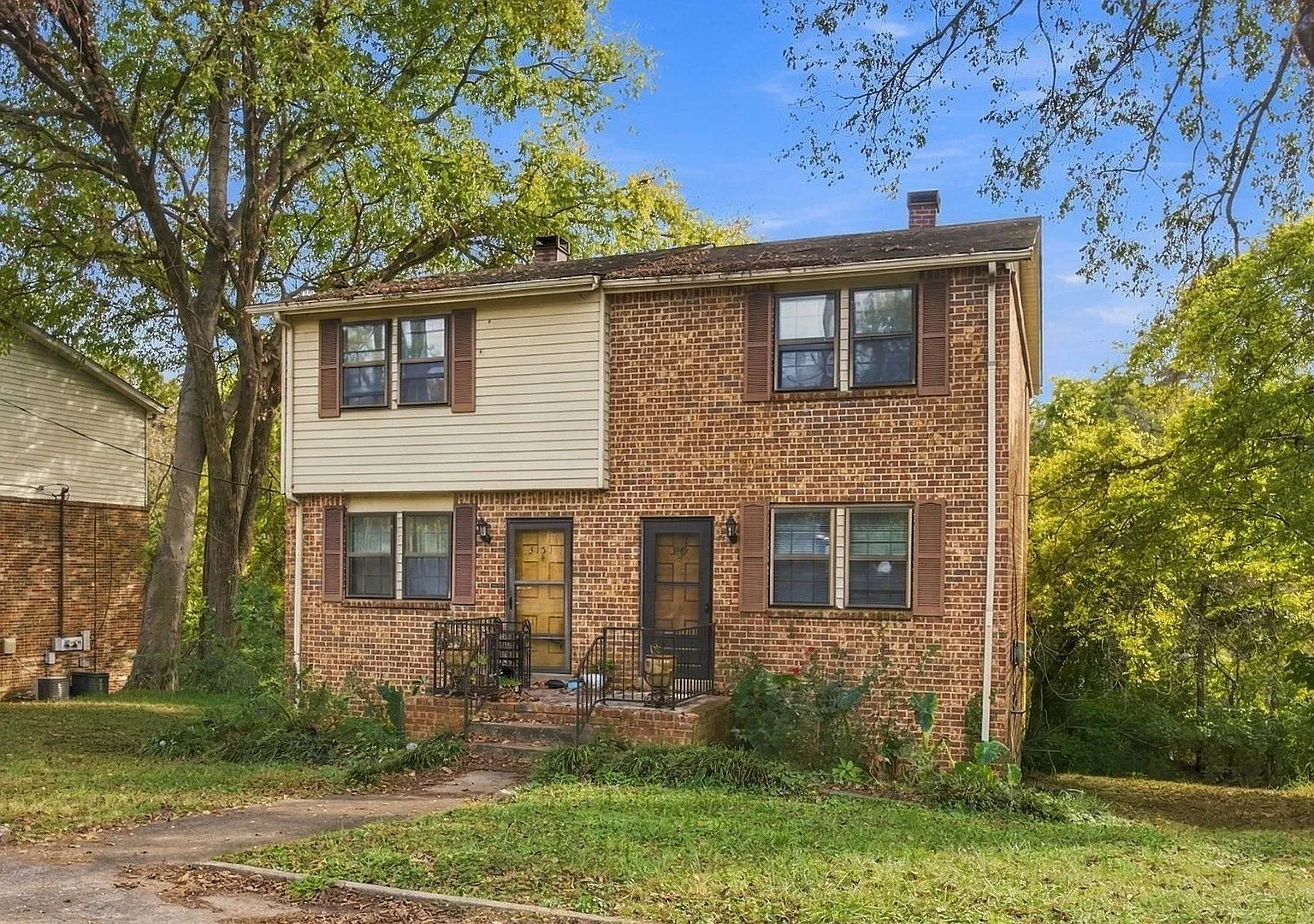Awesome 2-bedroom, 1.5-bathroom duplex in charming Donelson! — Photo 3
