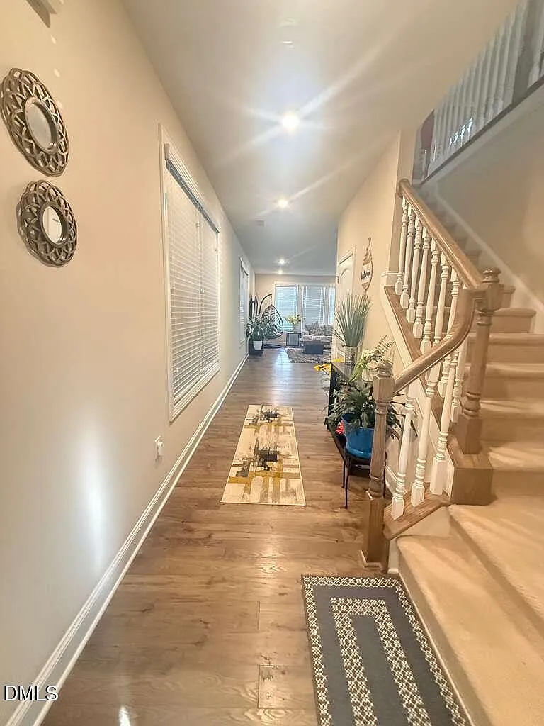 4 bed, 3.0 bath, 2560 sqft, $2,700 — Photo 2