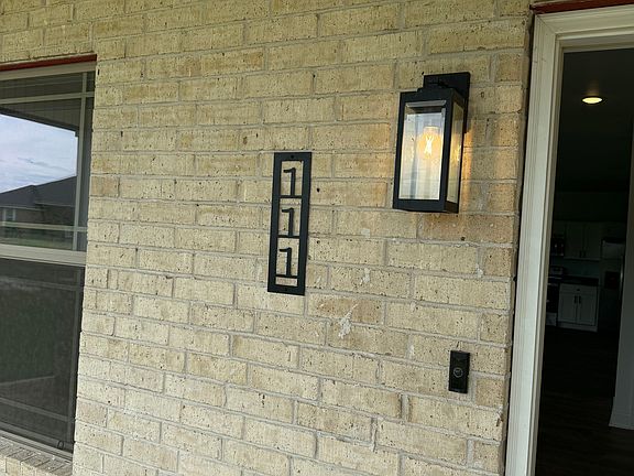 4th image of 111 Chandlor Cir