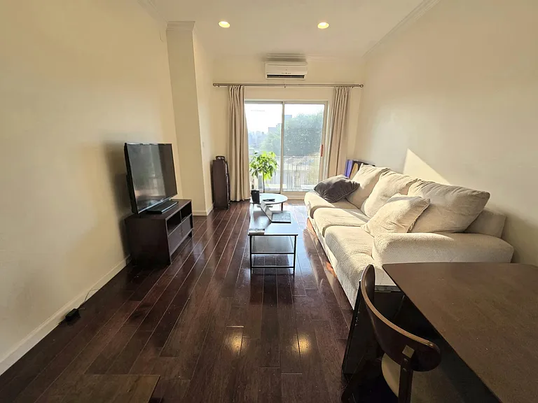 25-40 37th St #3R — Photo 2