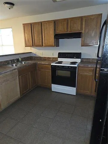 2 bed, 1.0 bath, 833 sqft, $1,250 — Photo 3