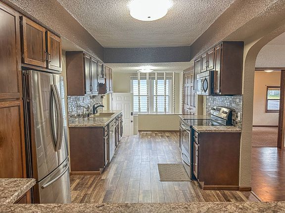 2nd image of 128 E Walnut Ave