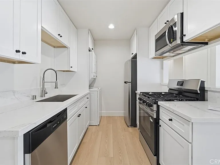 307 N Tustin Ave #D — Photo 6