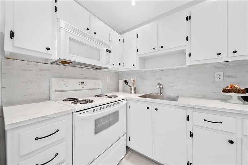 1st image of 3000 NE 16th Ave APT 211