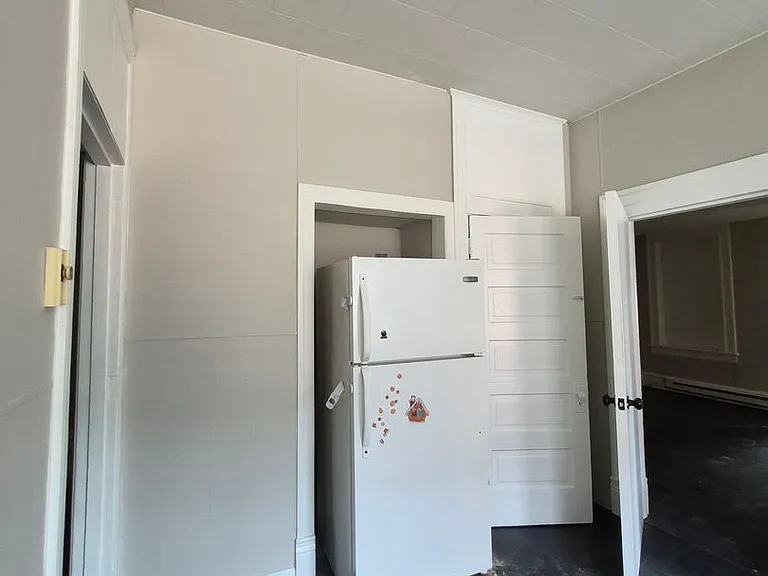 250 S Poplar St — Photo 16