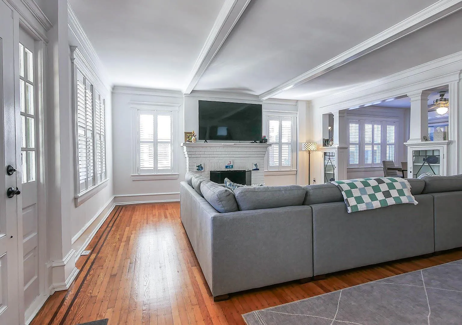 5 bed, 4.0 bath, $18,000 — Photo 2