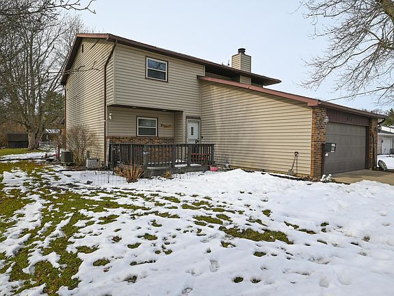 3rd image of 819 Laura Dr