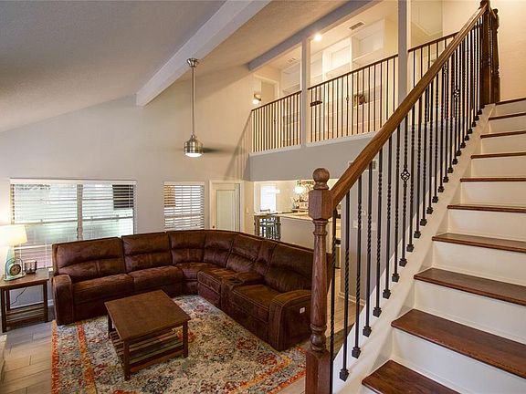 4th image of 514 Valley Dr
