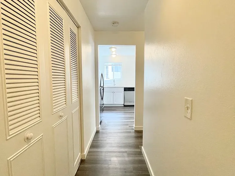 Welcome to a prime West Seattle community designed for convenient and comfortable living — Photo 20