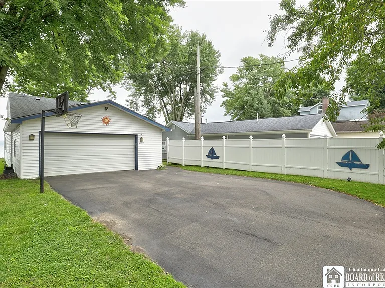 2372 Lakeside Dr — Photo 43
