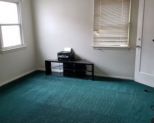 2nd image of 2106 W 85th St