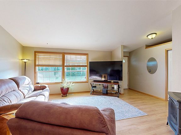 4th image of 12104 213th Avenue Ct E