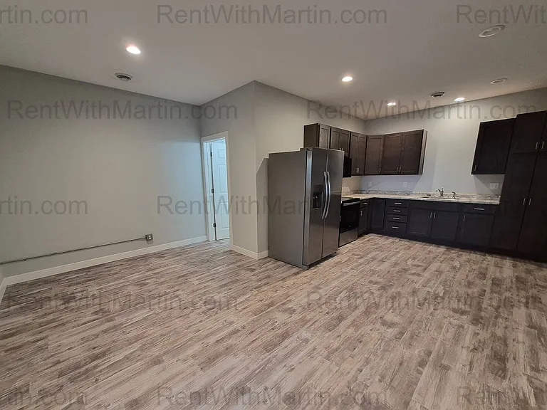 18 S Frederick Ave — Photo 2