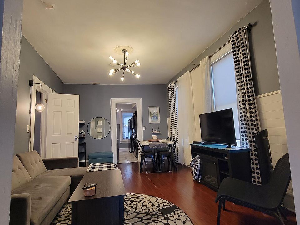1st image of 2924 W Lyndale St #1F