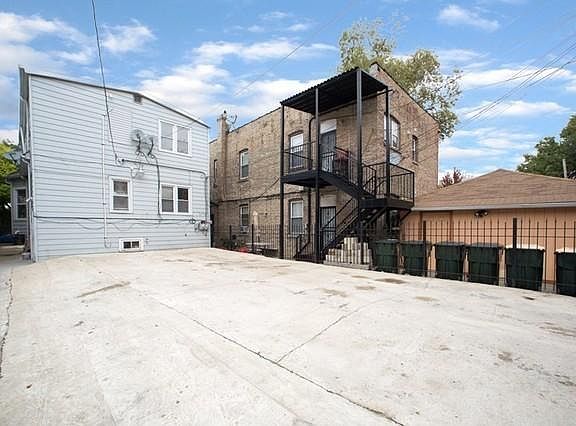 4th image of 4305 W Wrightwood Ave #1