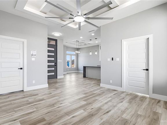 3rd image of 415 Serg Loop