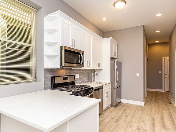 3rd image of 2019 N Sawyer Ave