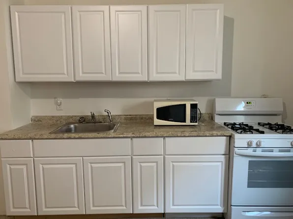 27 Shaw St #1, Lowell, MA 01851