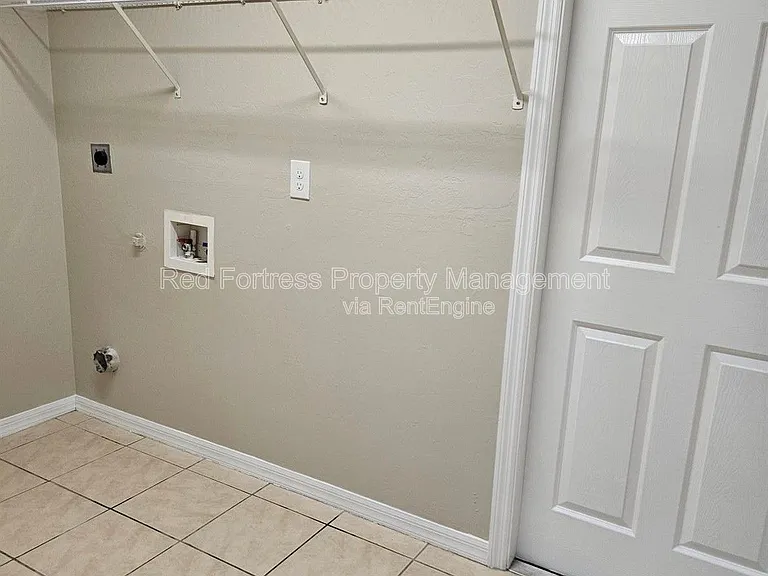 1138 NW 15th Ter — Photo 7