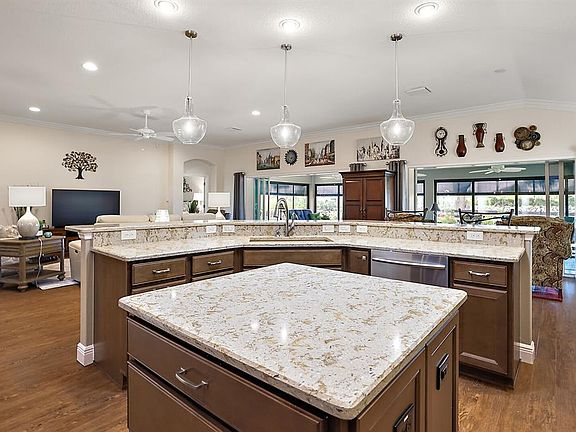 5th image of 2455 Boudreau Cir