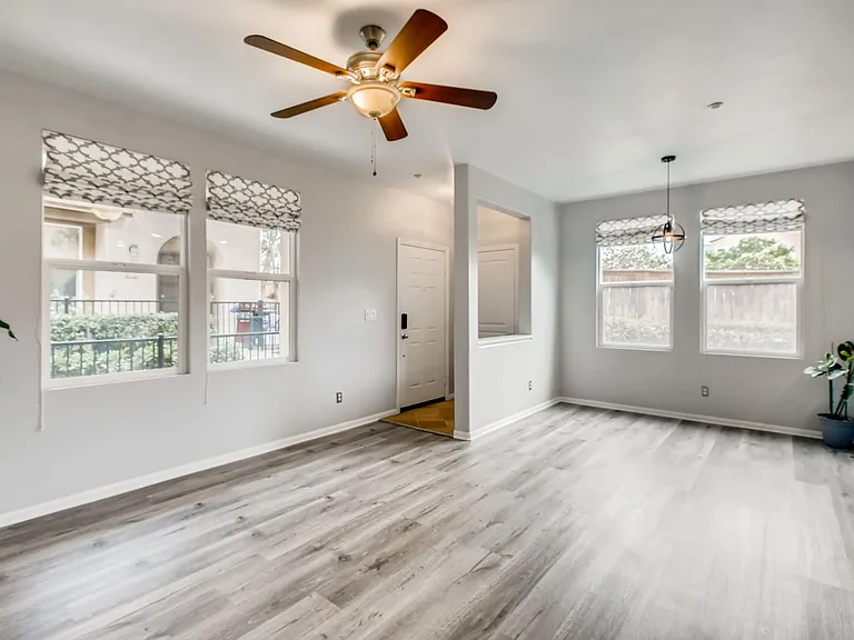 4300 Newton Ave #32 — Photo 6