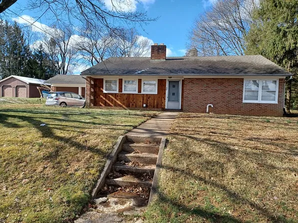 35 High St, Glen Rock, PA 17327