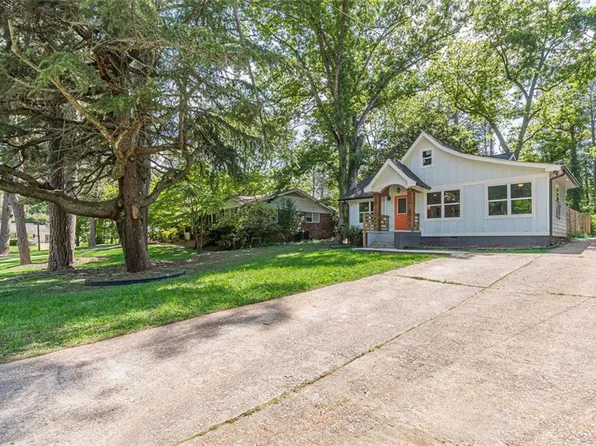 3275 Dodson Dr, East Pt, GA 30344