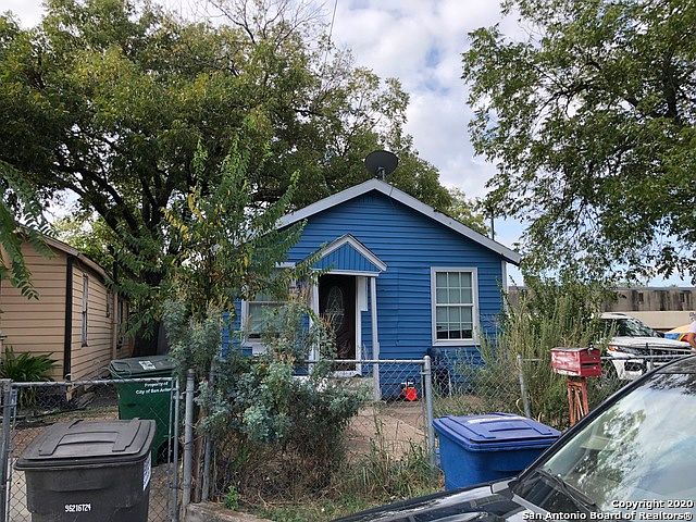 1st image of 210 E Lachapelle