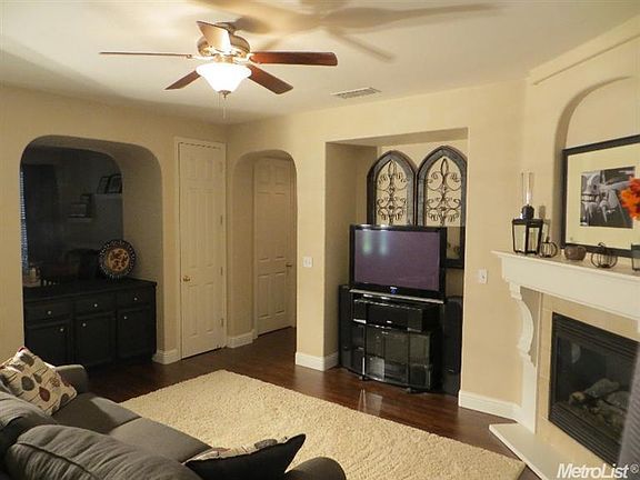 4th image of 605 Darlington Way